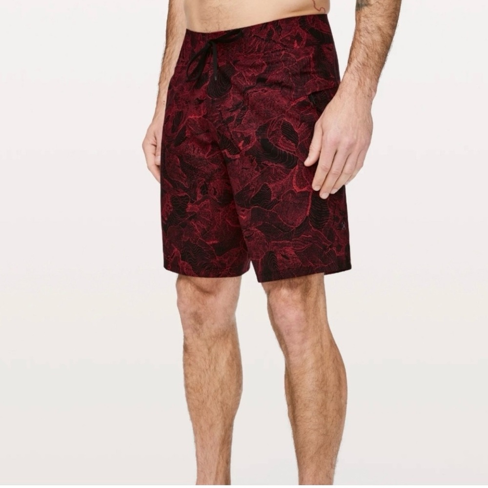 Lululemon Current State Board Short 9” Red Black Mens Size 33 Unlined Swim Short